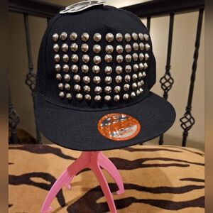 - NwT!! NEW League Silver Studded Metal Snapback Cap w/ Black Brim